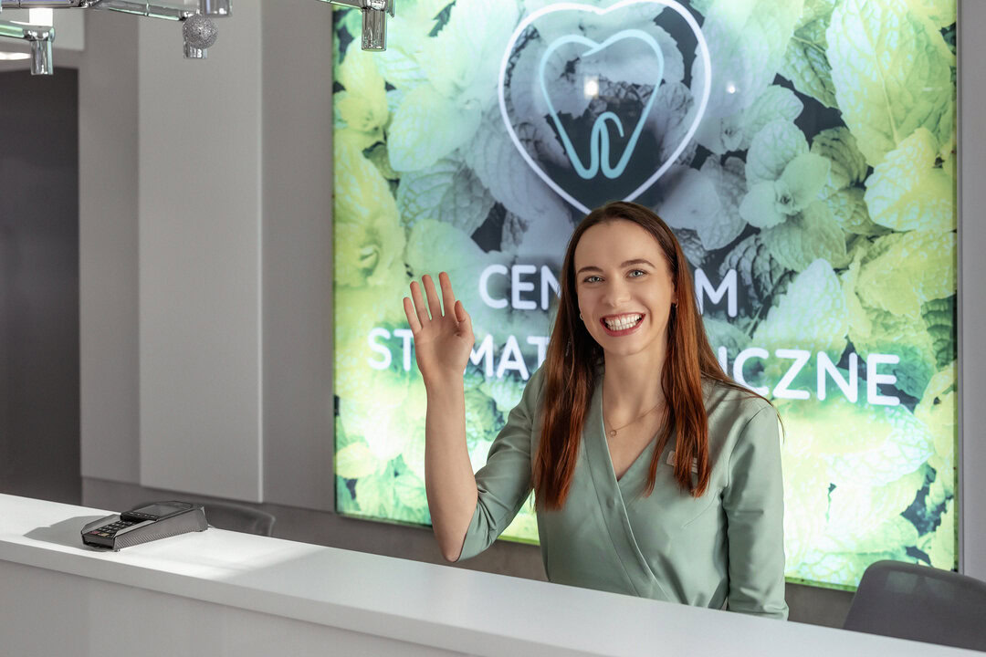 Jak dbać o swoje “trzecie zęby”? Wszystko o higienie jamy ustnej u osób stosujących protezy 1